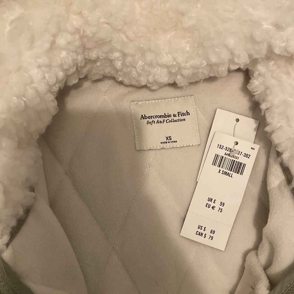 Abercrombie & Fitch Soft A&F Collection Vest - Picture 2 of 4